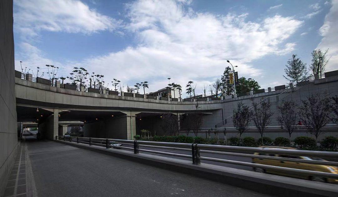 德阳长江路，串联6所学校和3个商圈，生活在这附近太巴适了
