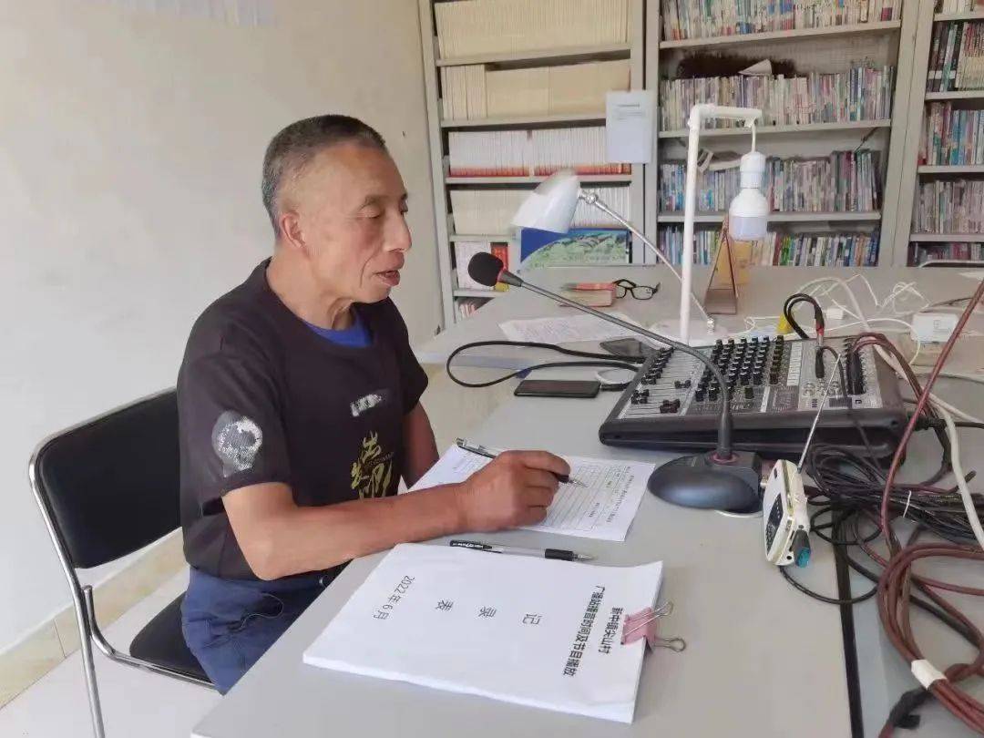梁恩长：14年坚守“村主播”岗位 用“乡音”传递“党音”