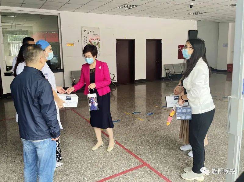 德阳市副市长何苹慰问旌阳区疾控农工民主党党员