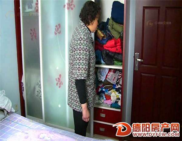 胆大小偷床边偷东西 失主说太可怕