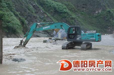 绵竹市汉清路泥石流下泄1万多立方