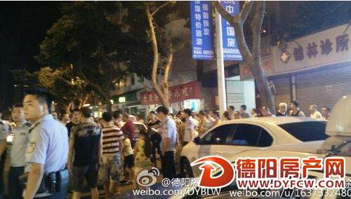 闹心！德阳出租车深夜围堵优步！