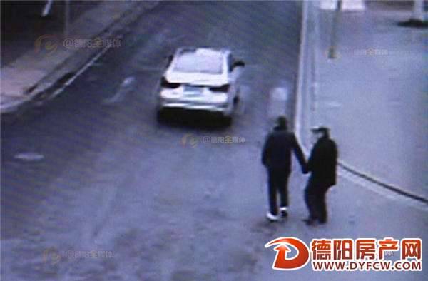 “合伙人”上演调包计 德阳多名老人被骗