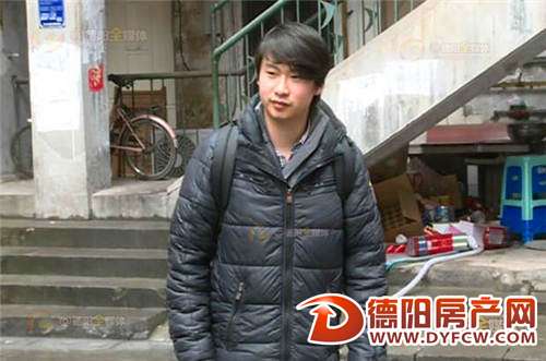 华人荷兰小伙带着20年前的老录像到德阳寻找亲生父母