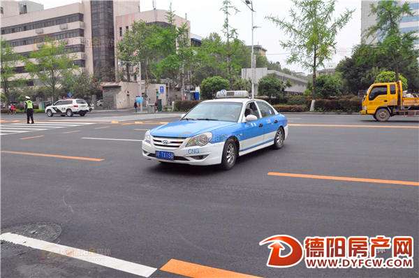 长江路通行有新规 认清标志标线免得被罚