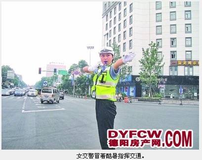 女子交警 高温下的坚守