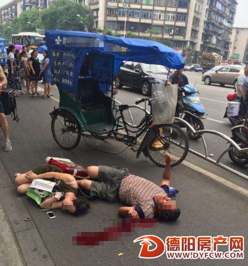 非法改装的三轮车速过快翻车 师傅乘客受伤