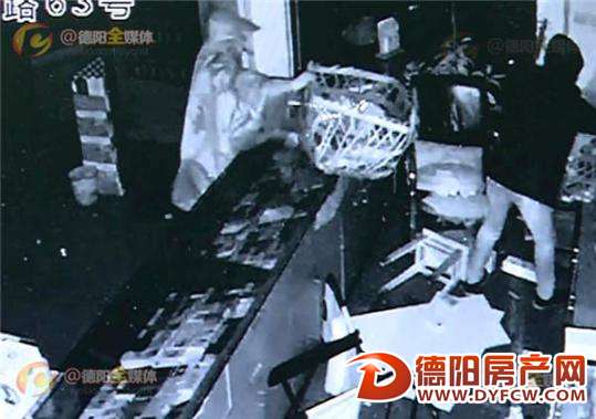 3人团伙砸烂玻璃墙 深夜专偷名贵烟酒