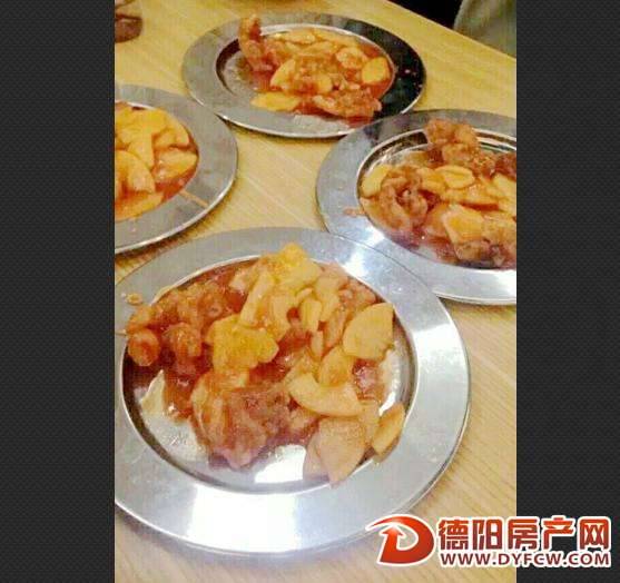 大学食堂脑洞大开 “苹果烧鸭”引疯抢