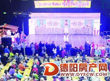 德阳文化代表团在波兰科宁市展演 引起巨大轰动