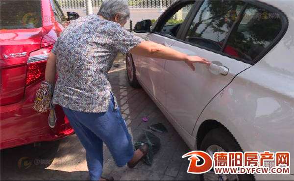 德阳多辆轿车被砸窗盗窃 监控画面震惊所有人