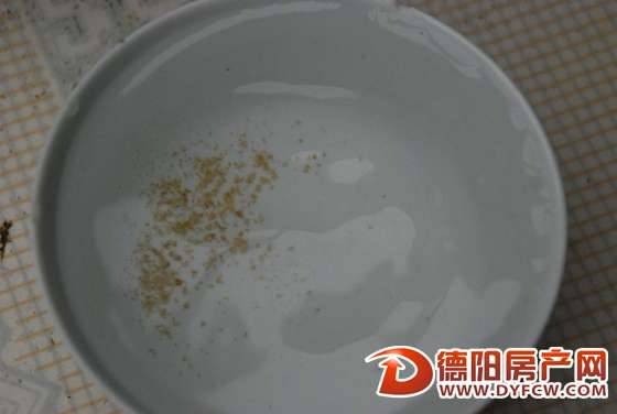 自来水中现黄色颗粒  水厂称是矿物质