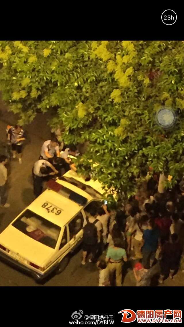 德阳警方铁帚－7行动又见成效，市医院对面又抓获两名嫌疑人