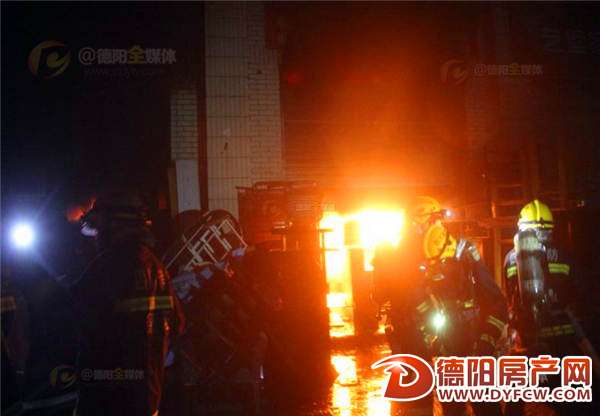 宝山街旧货市场一商户发生火灾 幸无人员伤亡