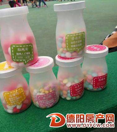 学校门口卖起了“脑残片” 学生们还抢着买