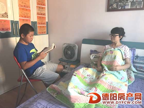“我是男子汉，照顾妈妈是我最大的责任”