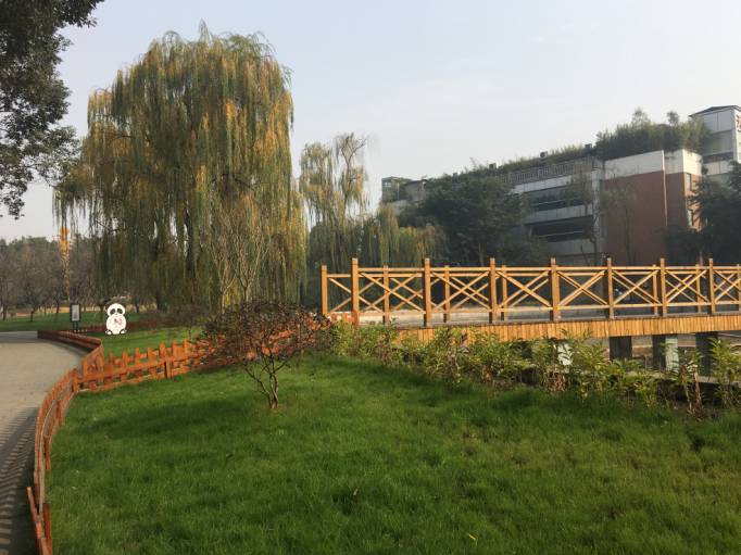 提档升级进行时：公园换新颜 道路更美观