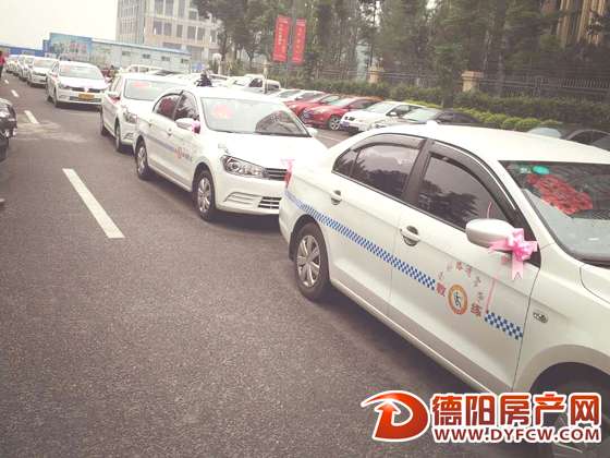 少见！18辆教练车组成迎亲车队