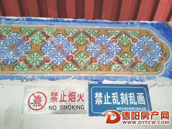 钟鼓楼成“涂鸦墙” 壁画内墙遭大面积破坏