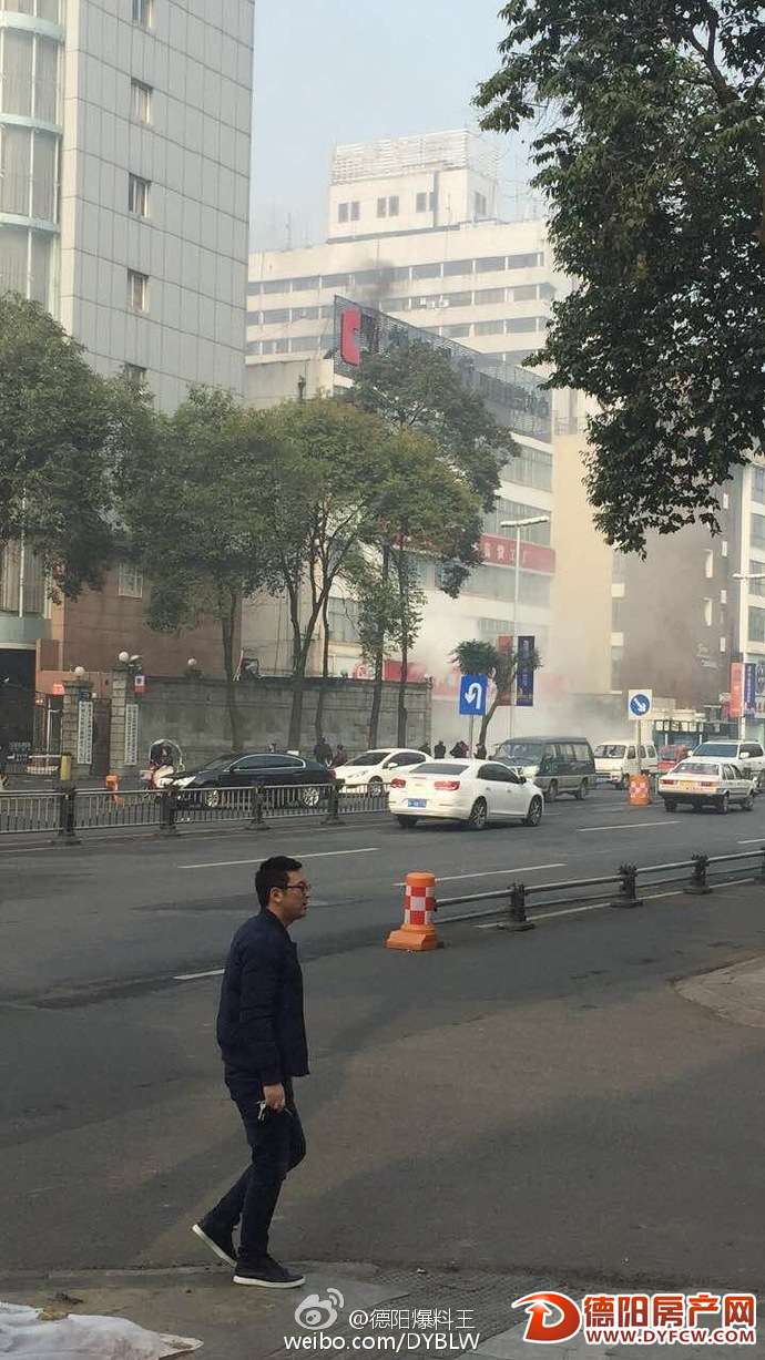 突发，德阳市区一建筑发生火灾