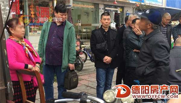自行车维修前后变了样？ 车主摊主各有说辞