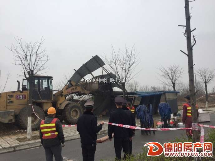 德阳岷山路有七百多平米违法建筑，多部门联合拆除