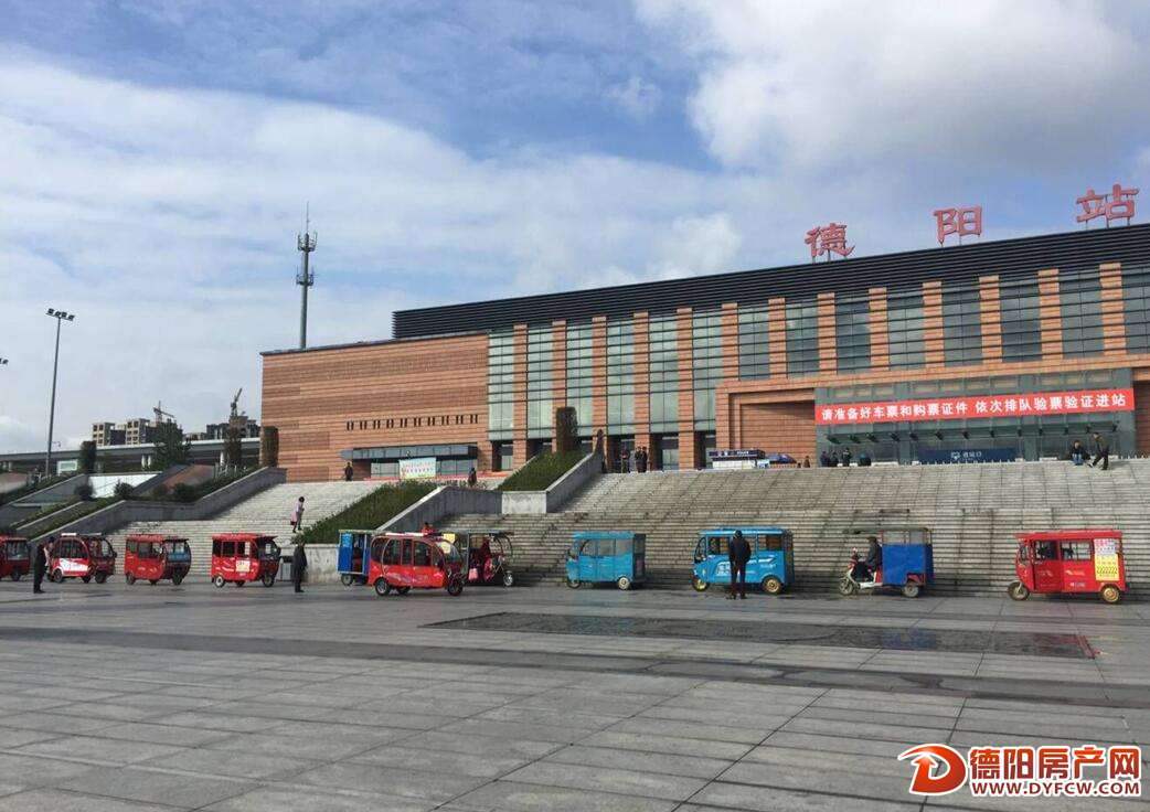 “黑三轮”排成排 不是迎亲是等客