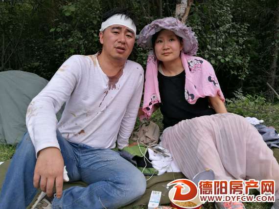 生死瞬间中江小伙用身体死死护住妻子
