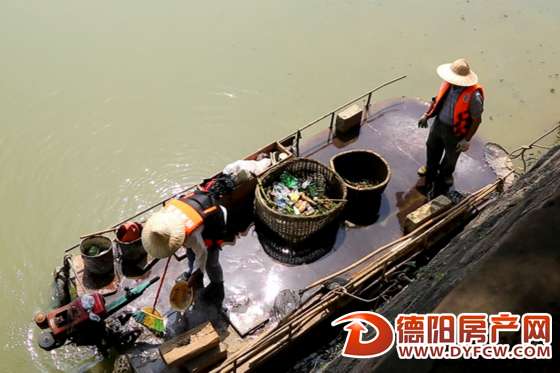 德阳市民拍摄纪录片 关注“旌湖清道夫”