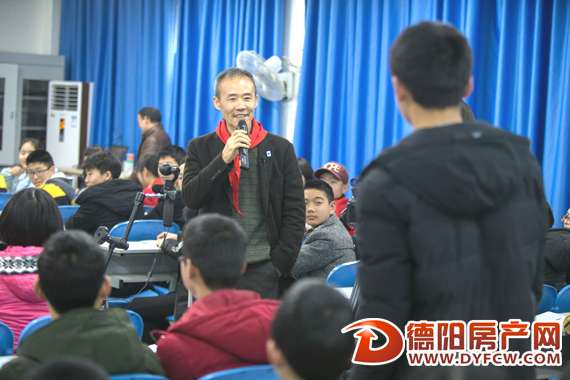 王石给绵竹娃娃们上了一堂人生课