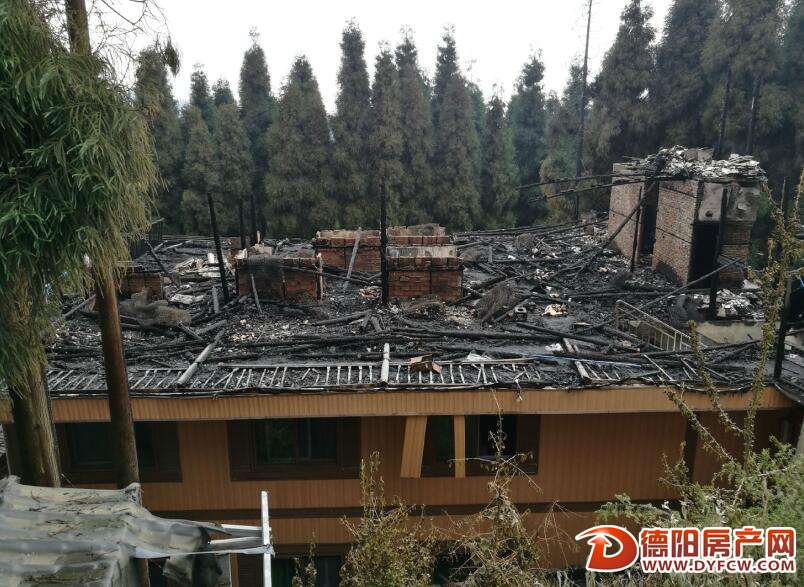 钟鼎寺景区一农家乐凌晨失火