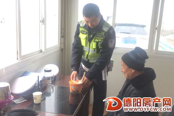 守护“平安春节” 德阳交警在行动