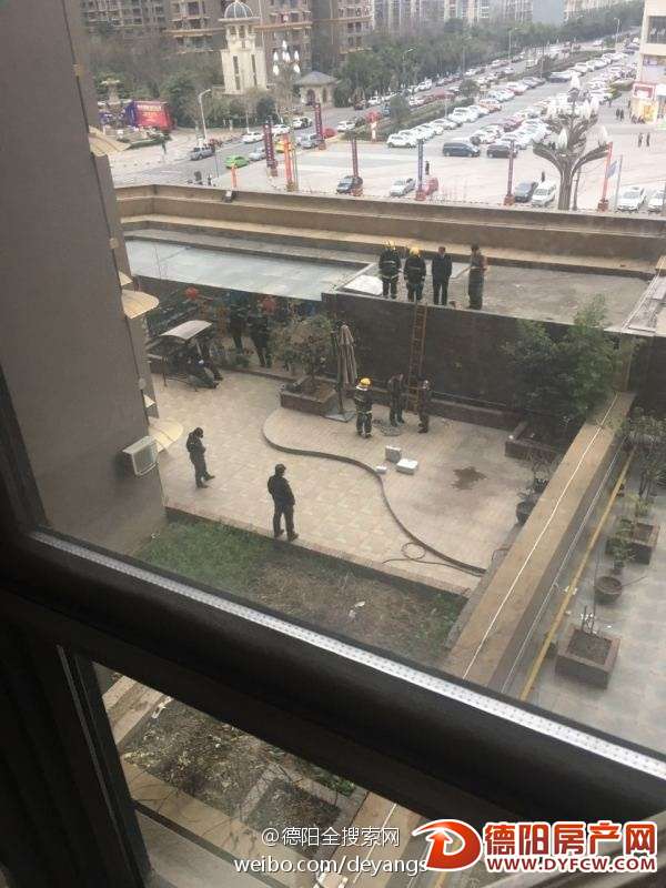 市区一小区有人坠楼，坠楼者疑似患抑郁症