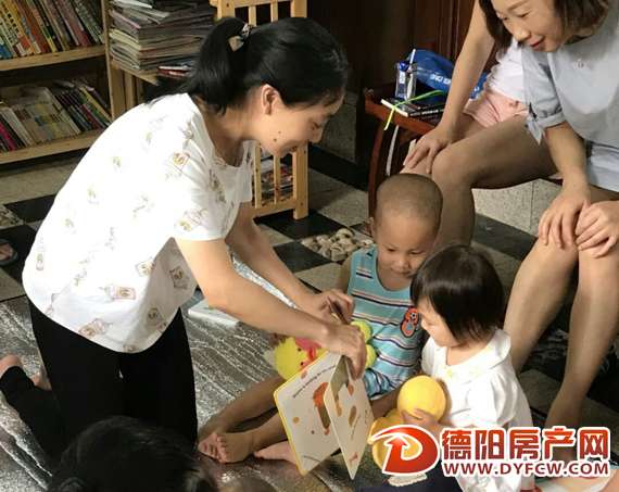御锦苑小区里办起早教班