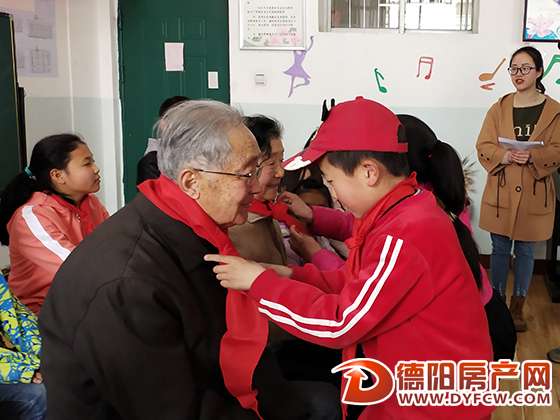 八旬夫妻坚持捐助贫困学子 “以后我的子女会继续做下去”