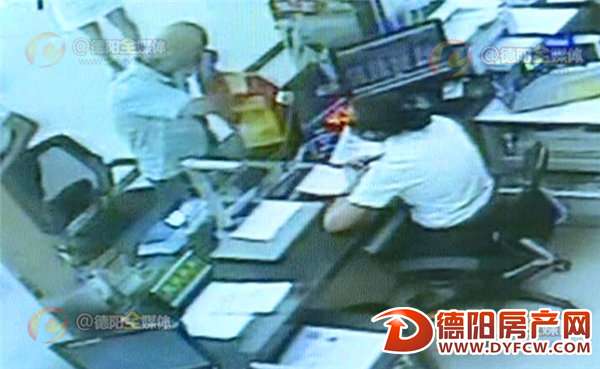 罗江七旬老人执意要给骗子汇款 柜员苦口相劝终于阻止