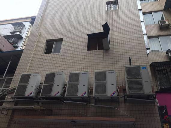 墙上挂满空调外机居民都喊受不了