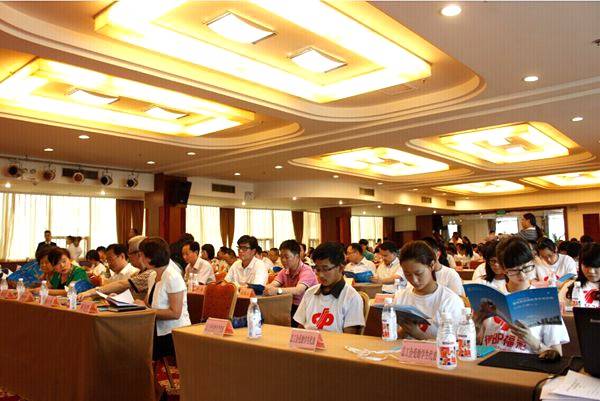西部国际赞助助学公益活动,资助50位贫困大学生