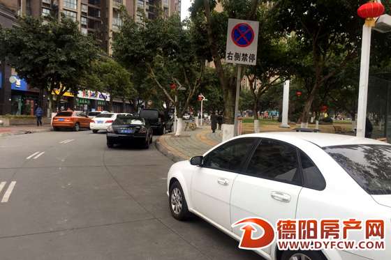 明源国际：车辆随意停在小区出入口 业主进出都堵