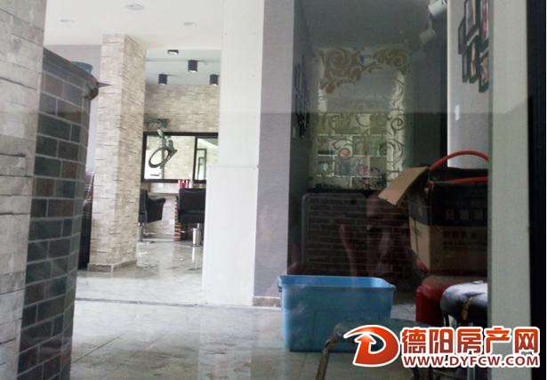 筑境100小区业主没同意、物业不答应 小区里的理发店就要开张了