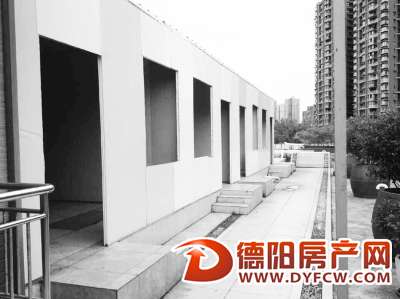 屋顶上搭板房开客栈 邻楼的不干了