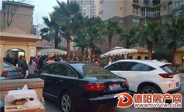 一次性交20年车位租金 业主不满小区“霸王条款”