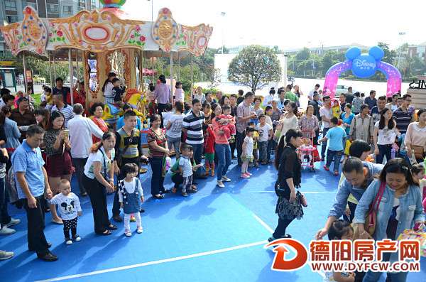 摩根时代售楼部现场