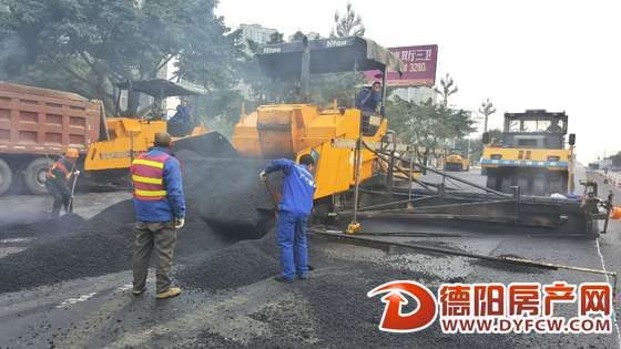 庐山路（岷江路—珠江路段）铺油