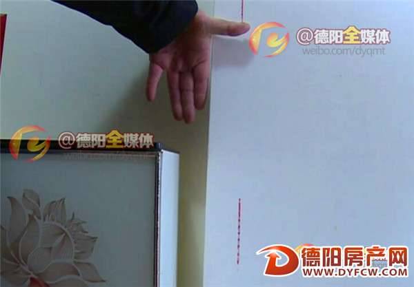 御景东苑:房屋立柱倾斜 业主闹心