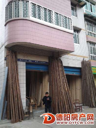 万润苑小区：电锯声震天 住户要崩溃