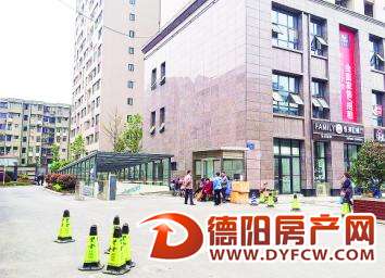 102生活广场小区  电梯频繁扯拐
