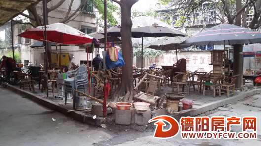 文庙小区内搭违建开茶馆 业主盼早日整治